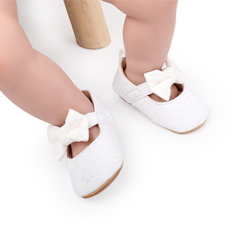 White baby embroidered pre-walker shoes rubber sole white