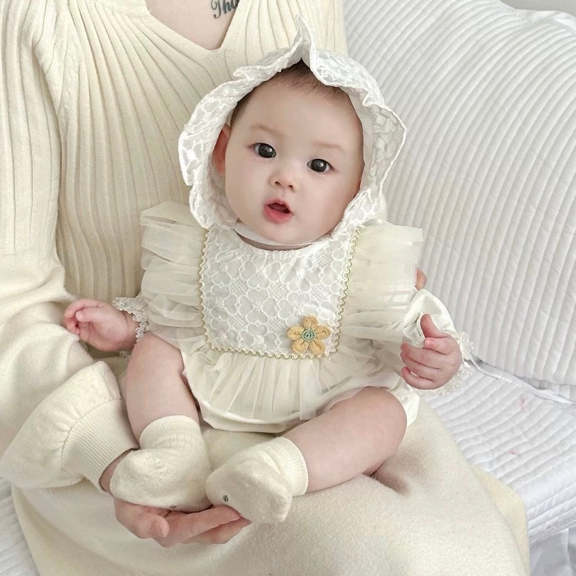 رومبير أطفال عتيق بأكمام طويلة مع زهرة صفراء صغيرة وقبعة 100% قطن سالوبيت