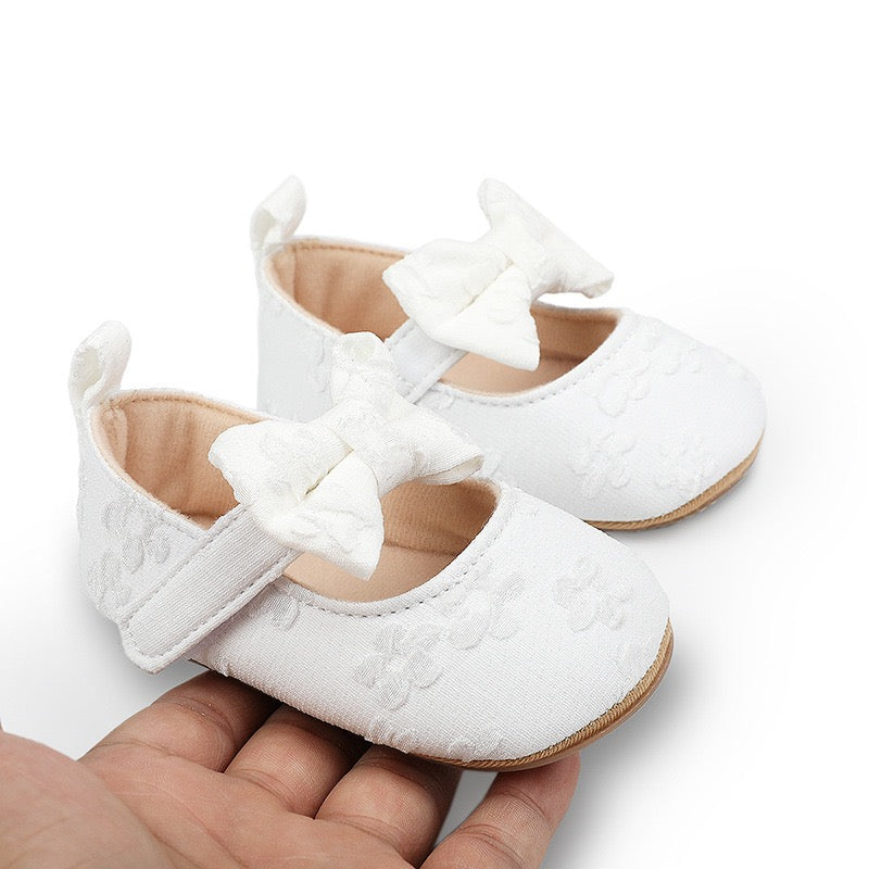 White baby embroidered pre-walker shoes rubber sole white