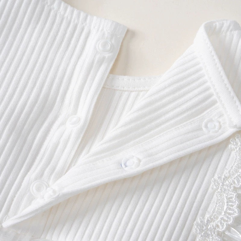 فستان رومبر أبيض بأكمام طويلة للأطفال مع فيونكة وقبعة