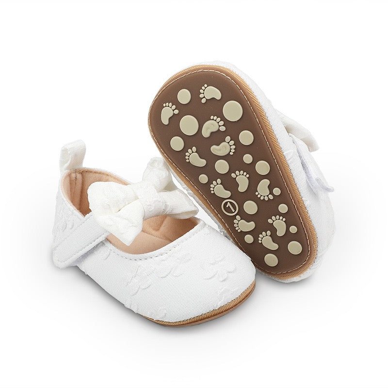 White baby embroidered pre-walker shoes rubber sole white