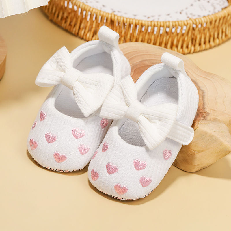 Baby pre-walker white shoes with embroidered pink hearts