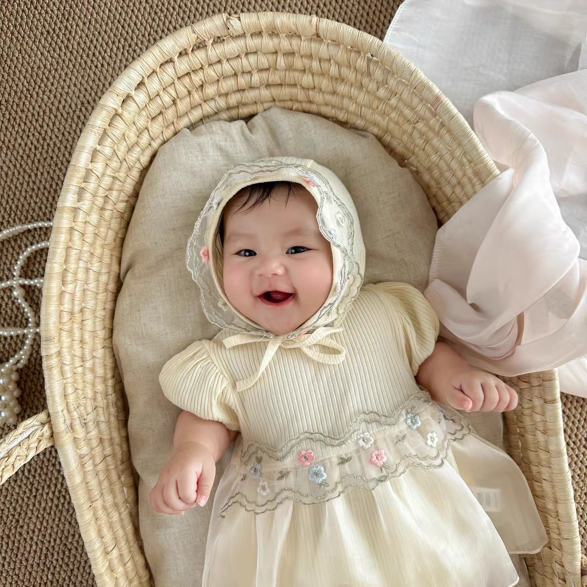 2pcs set Beige baby romper dress with embroidered flowers + hat