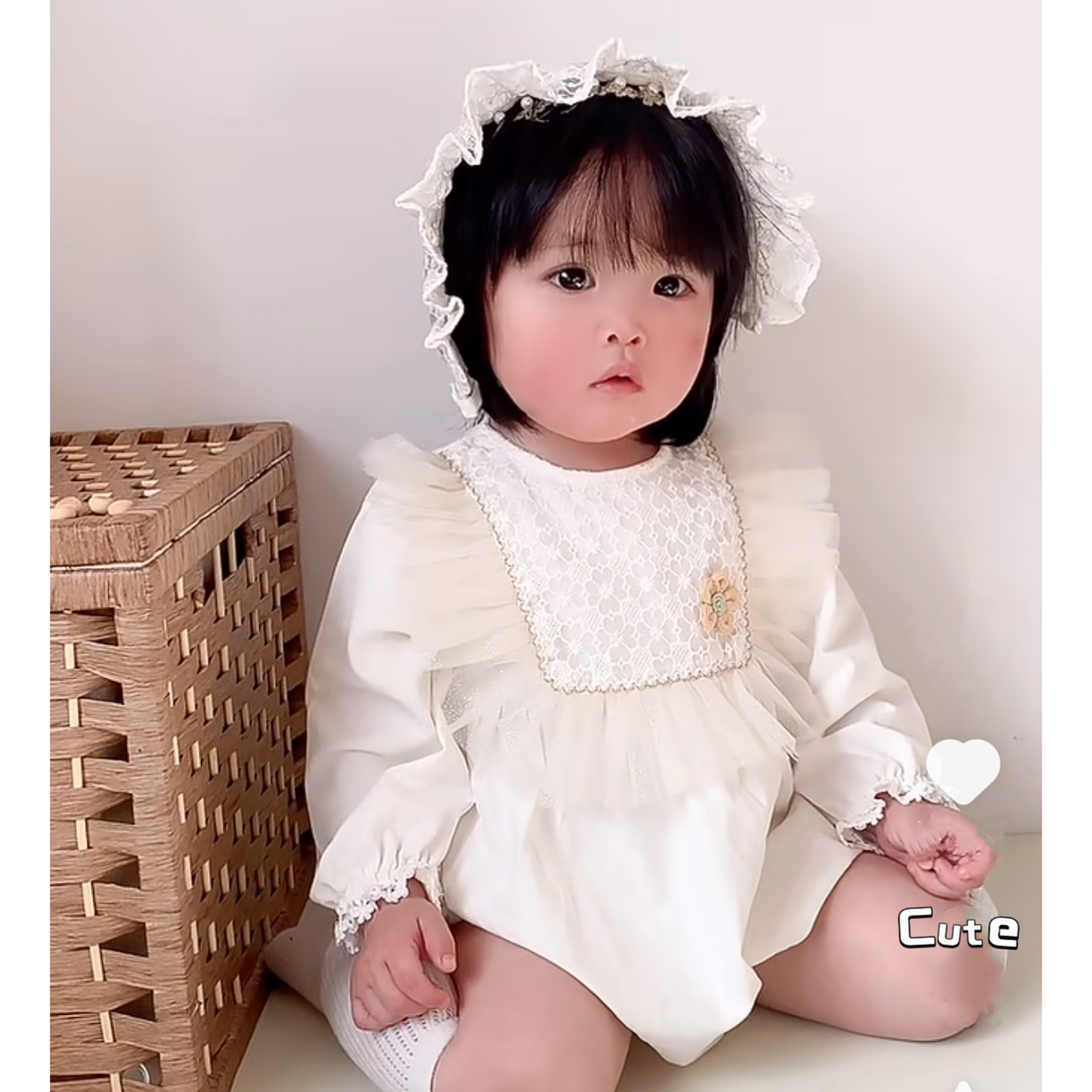 رومبير أطفال عتيق بأكمام طويلة مع زهرة صفراء صغيرة وقبعة 100% قطن سالوبيت