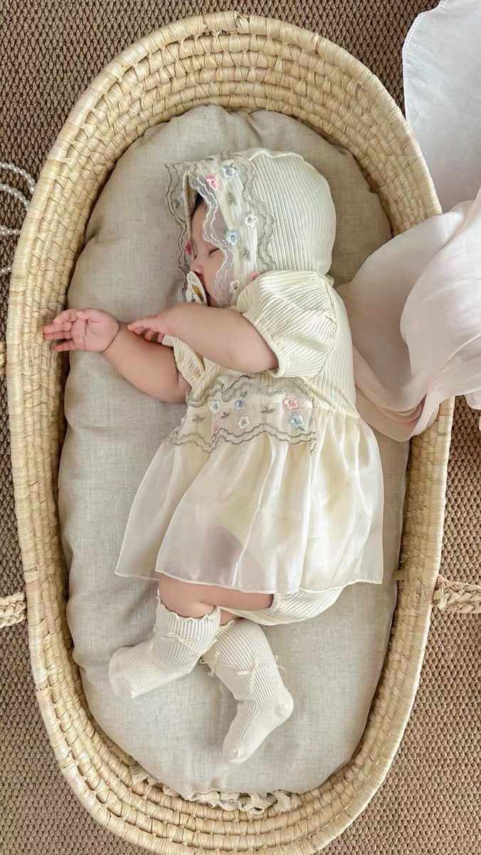 2pcs set Beige baby romper dress with embroidered flowers + hat