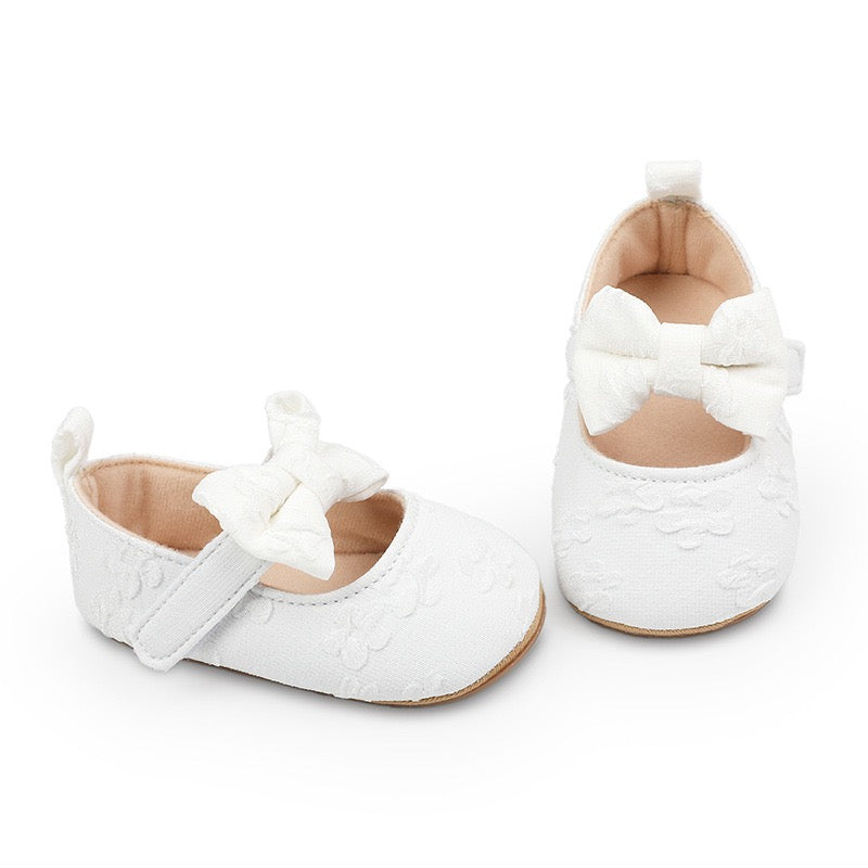 White baby embroidered pre-walker shoes rubber sole white