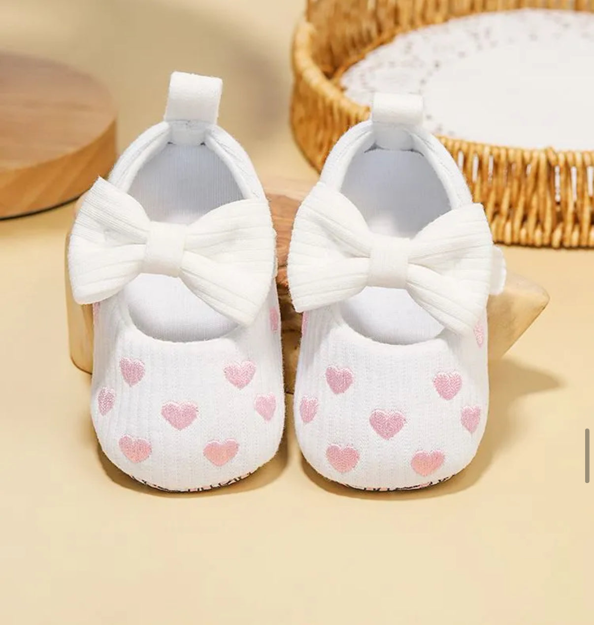 Baby pre-walker white shoes with embroidered pink hearts