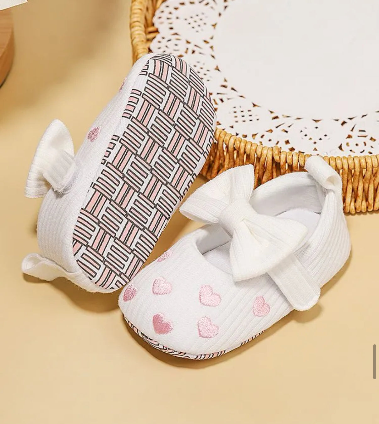 Baby pre-walker white shoes with embroidered pink hearts