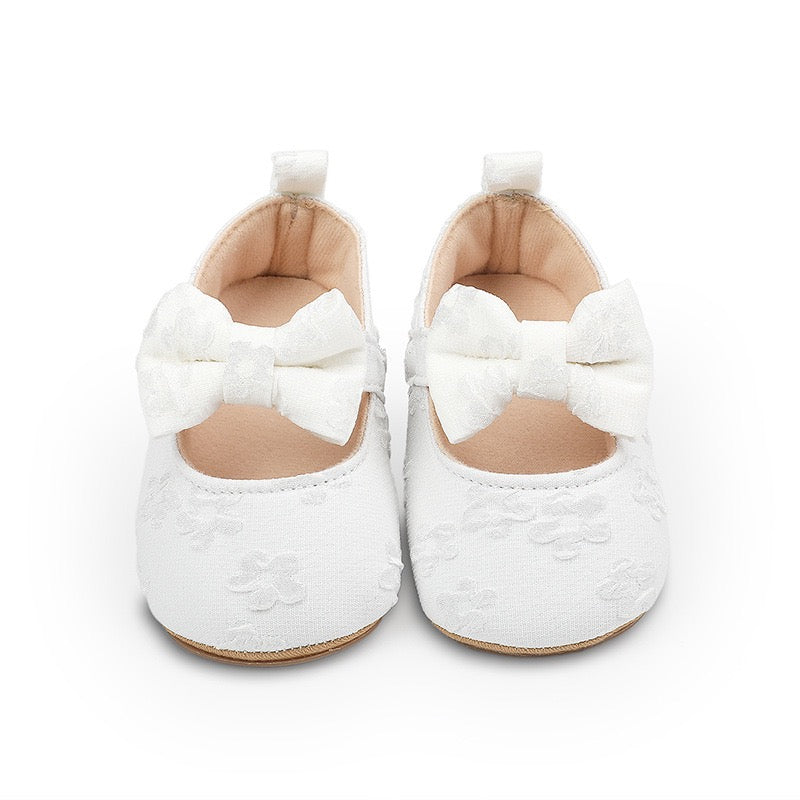 White baby embroidered pre-walker shoes rubber sole white