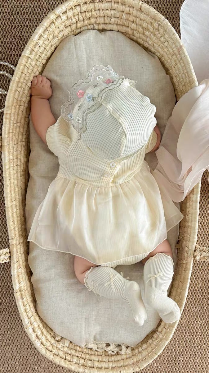 2pcs set Beige baby romper dress with embroidered flowers + hat