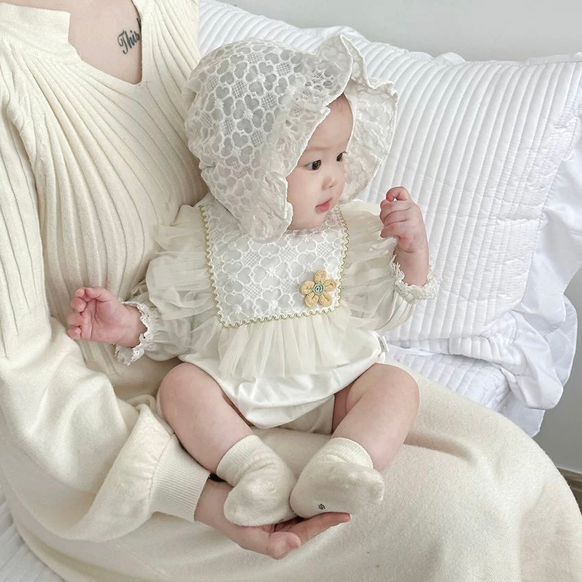 رومبير أطفال عتيق بأكمام طويلة مع زهرة صفراء صغيرة وقبعة 100% قطن سالوبيت