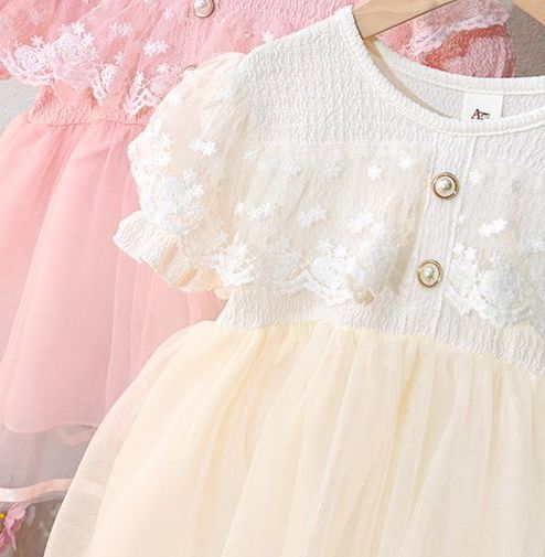 Puff sleeve dress .