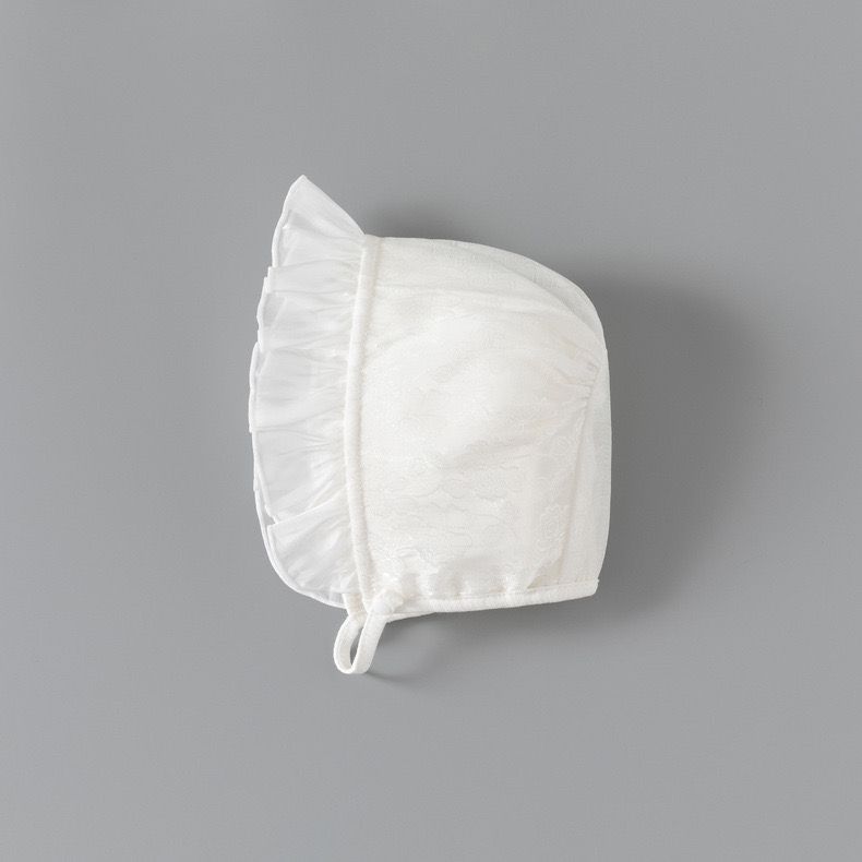 فستان رومبر أبيض بأكمام طويلة للأطفال مع فيونكة وقبعة