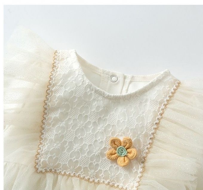 رومبير أطفال عتيق بأكمام طويلة مع زهرة صفراء صغيرة وقبعة 100% قطن سالوبيت