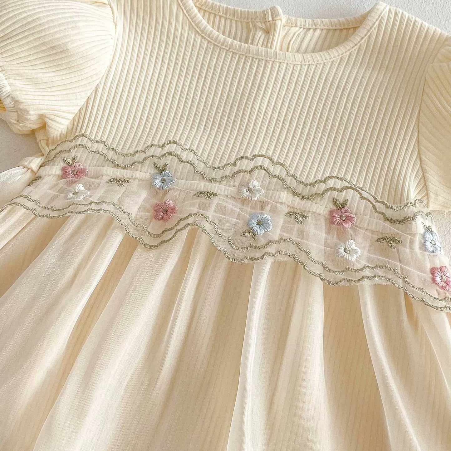 2pcs set Beige baby romper dress with embroidered flowers + hat