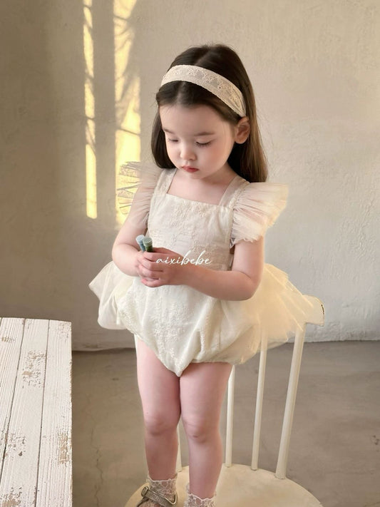 Sweet romper dress with flying sleeves beige color