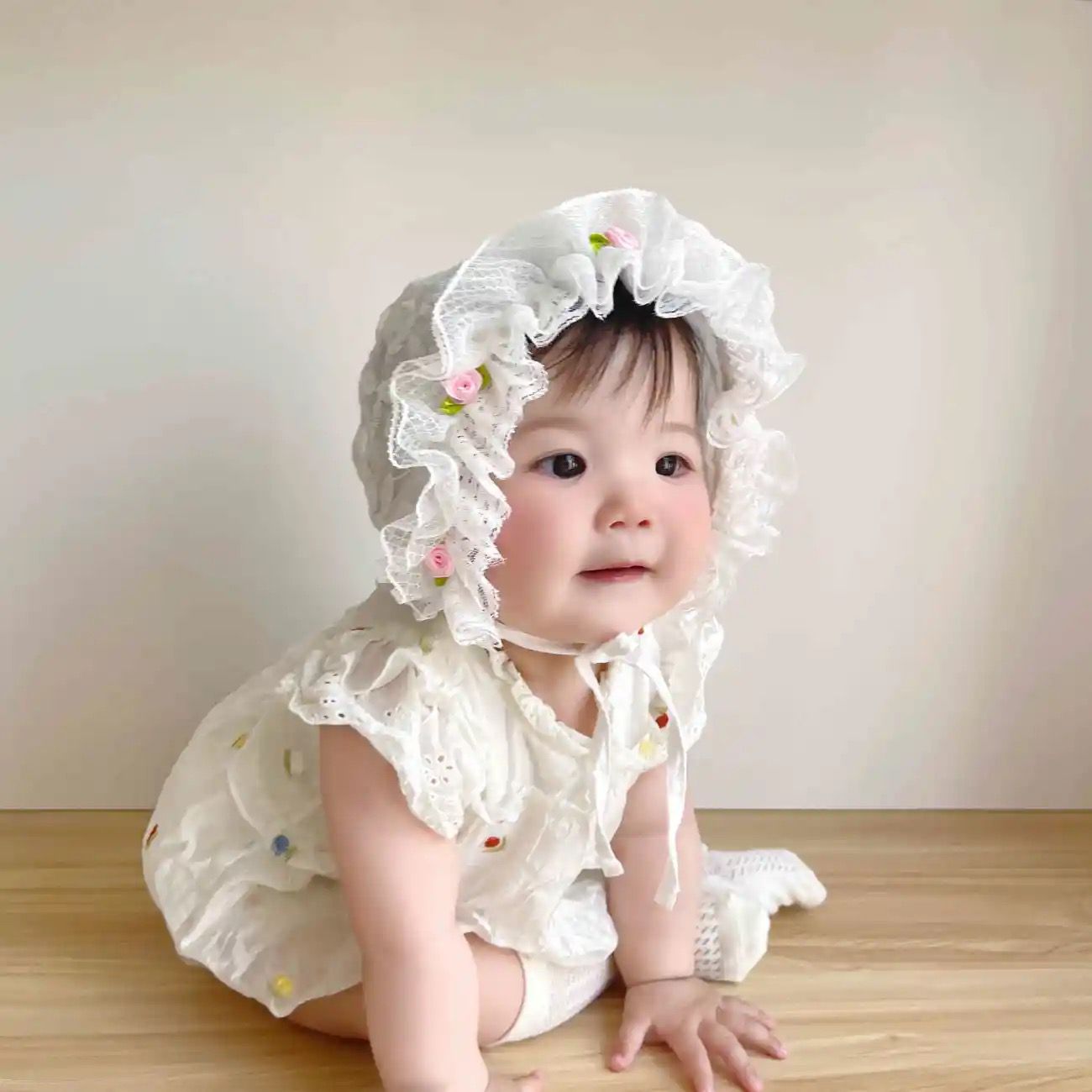Baby hat with flowers