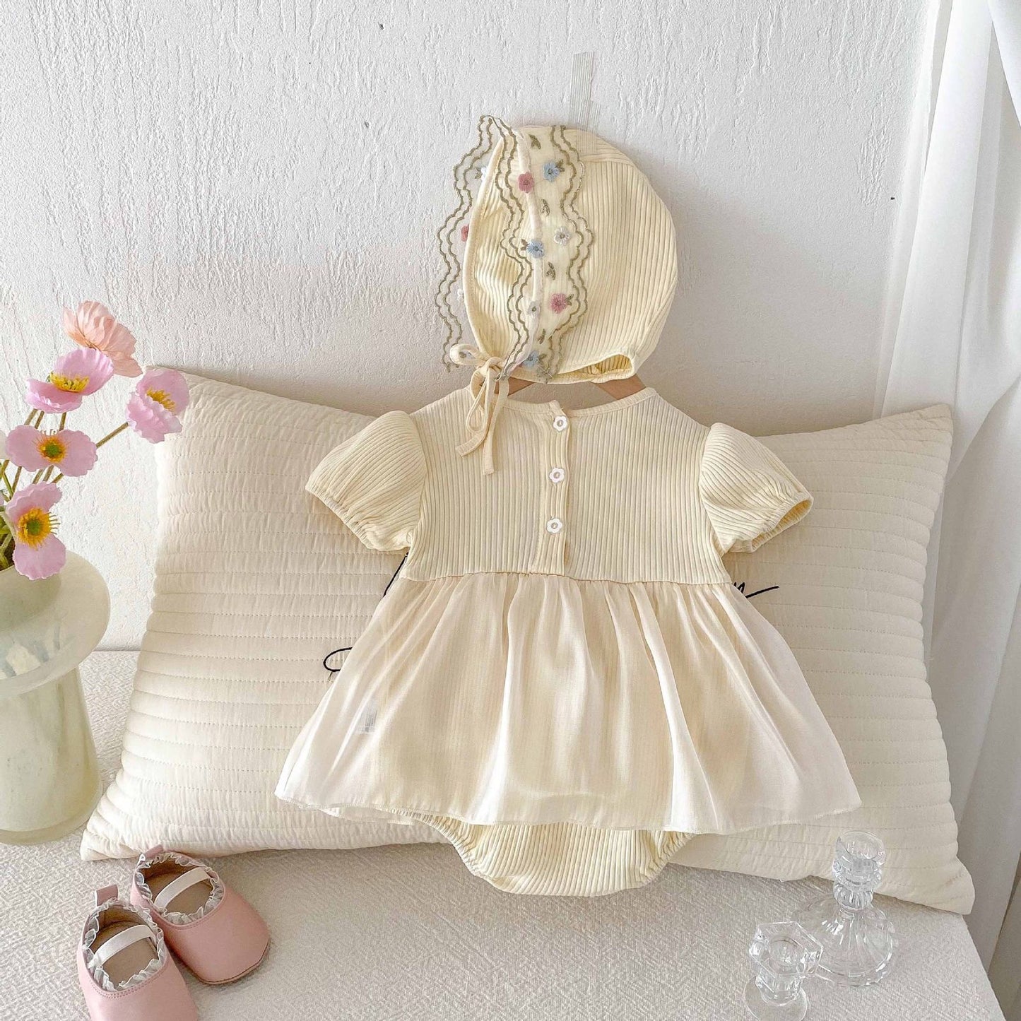 2pcs set Beige baby romper dress with embroidered flowers + hat