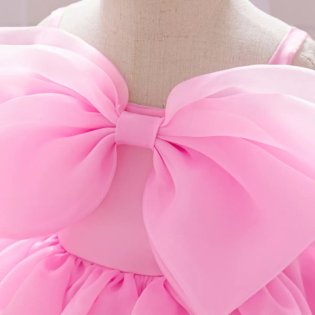 Elegant suspended dress with flowers and 2 big bows 2 color