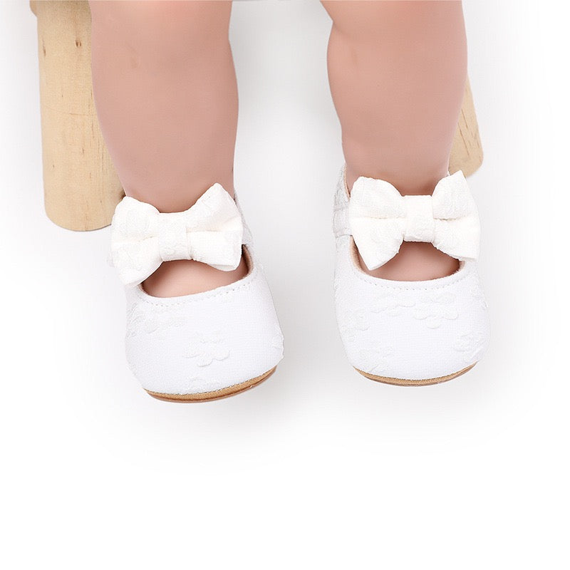 White baby embroidered  pre-walker shoes rubber sole white