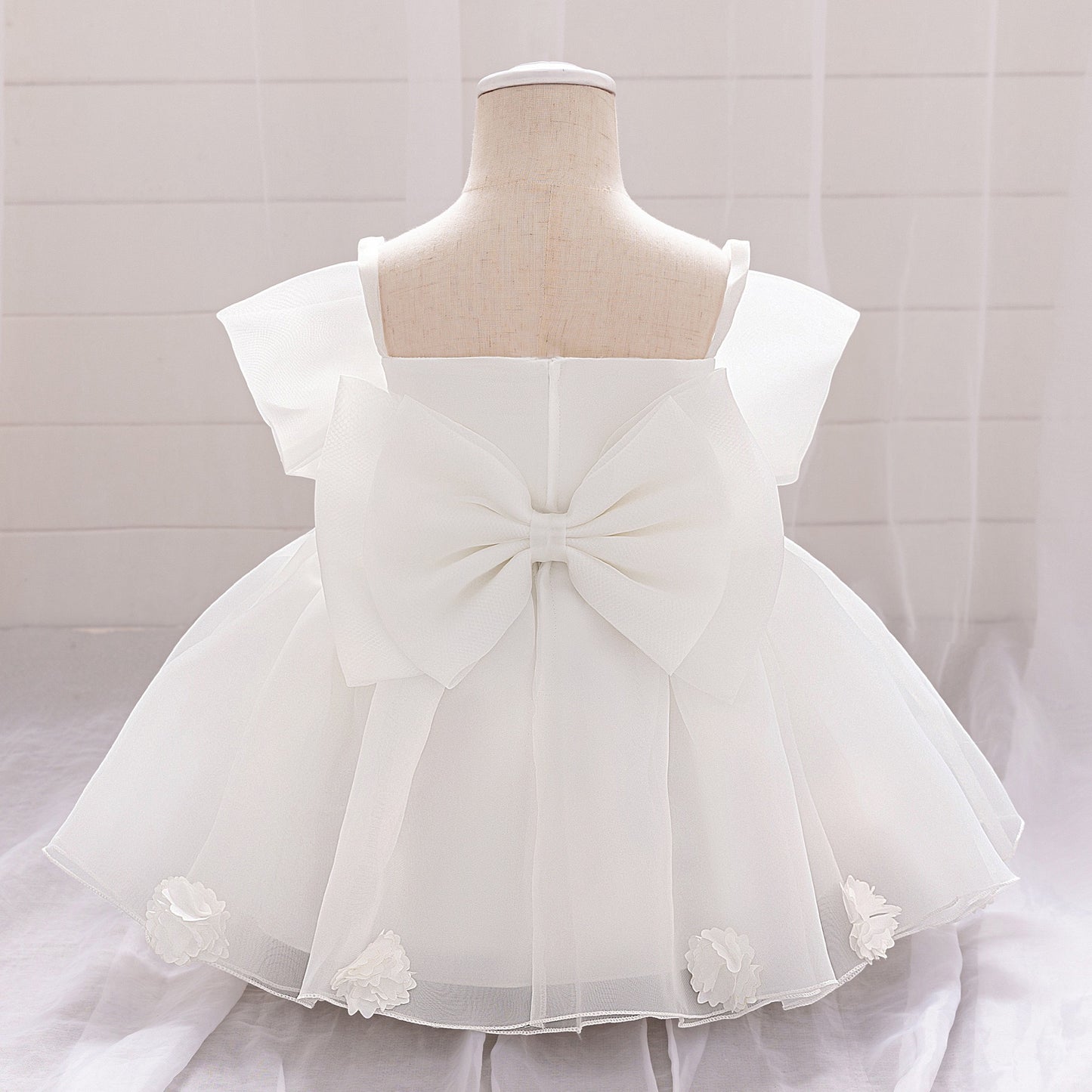 Elegant suspended dress with flowers and 2 big bows 2 color