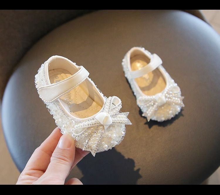 Baby shoes bow