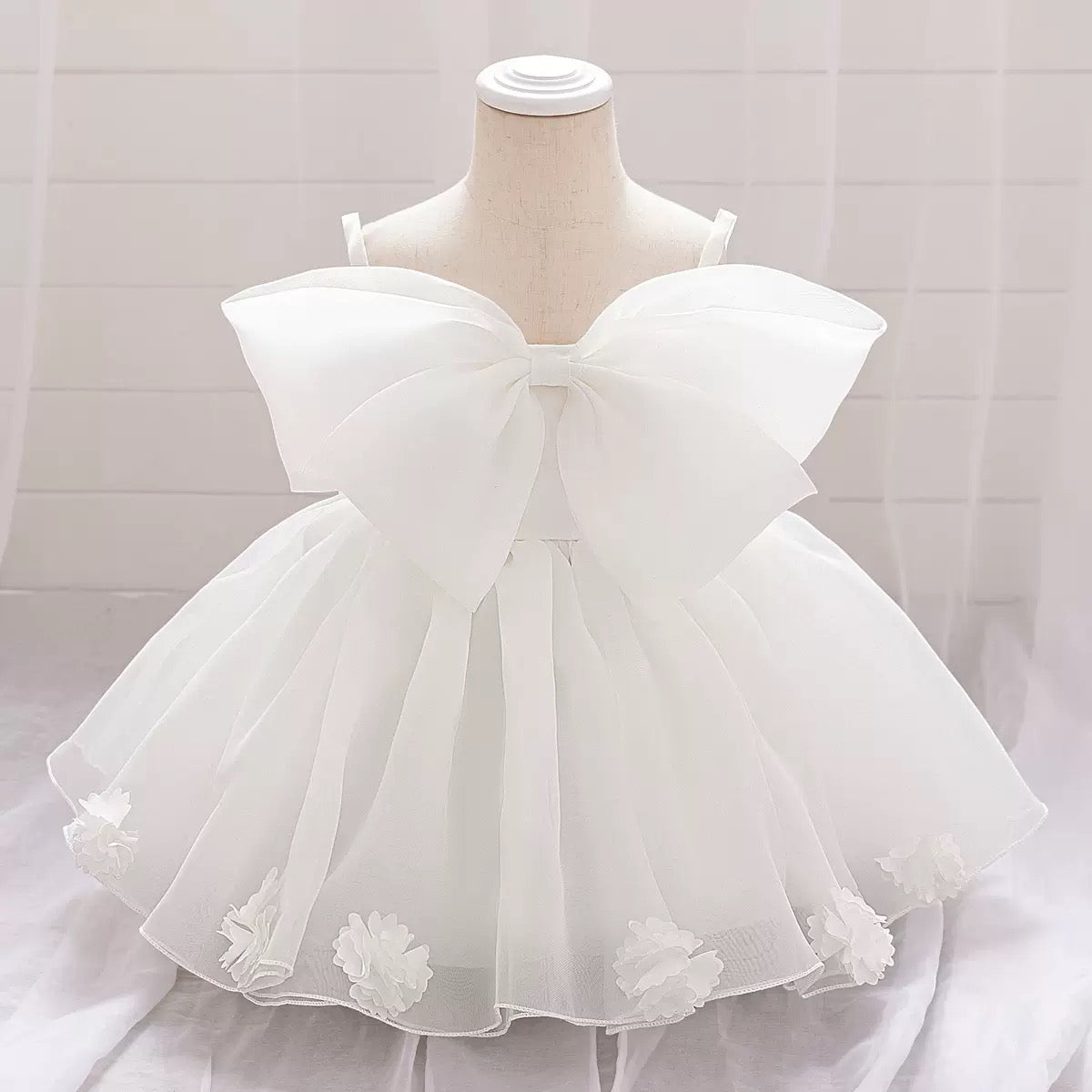 Elegant suspended dress with flowers and 2 big bows 2 color