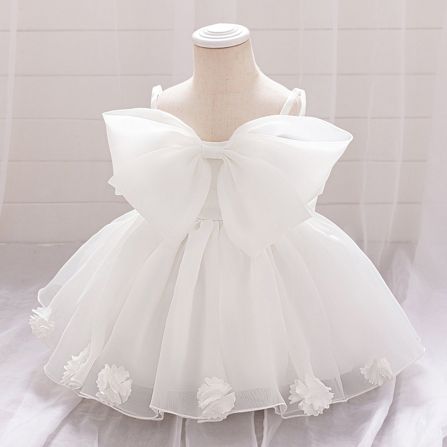 Elegant suspended dress with flowers and 2 big bows 2 color