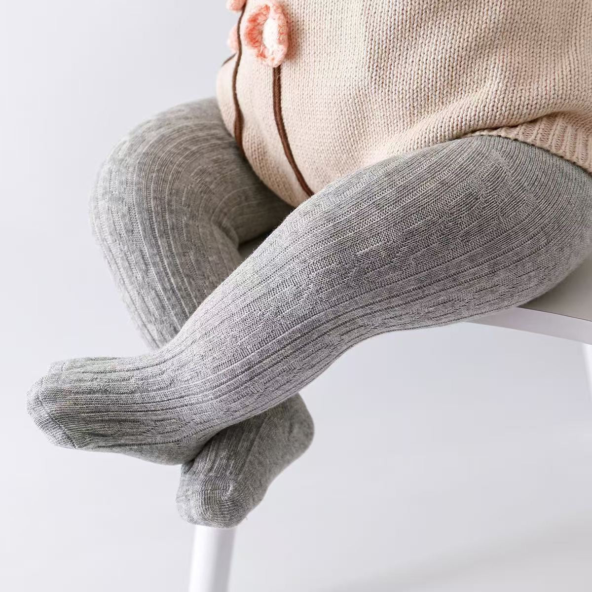 كولون الجوارب القطنية الصلبة باللون أوف وايت