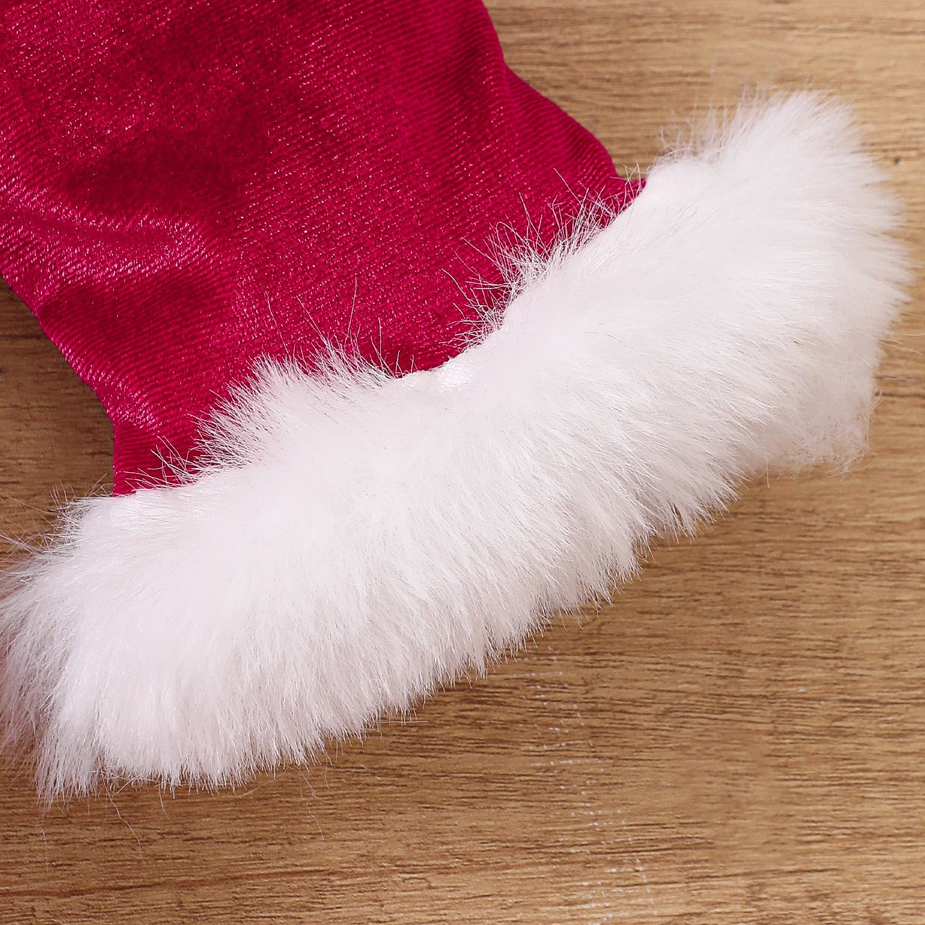 مجموعة قطعتين من فستان طفل عيد الميلاد مطبوع عليه حروف قطيفة بأكمام طويلة رومبير مثلث + قبعة كرة شعر