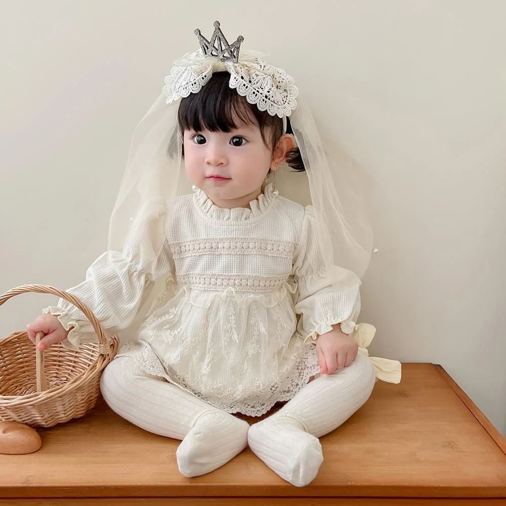 فستان رومبر بأكمام طويلة للأطفال مع تنورة من الدانتيل باللون البيج