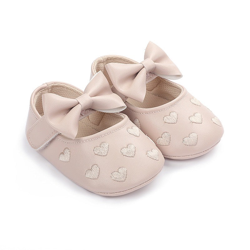 Baby pre-walker shoes embroidered hearts