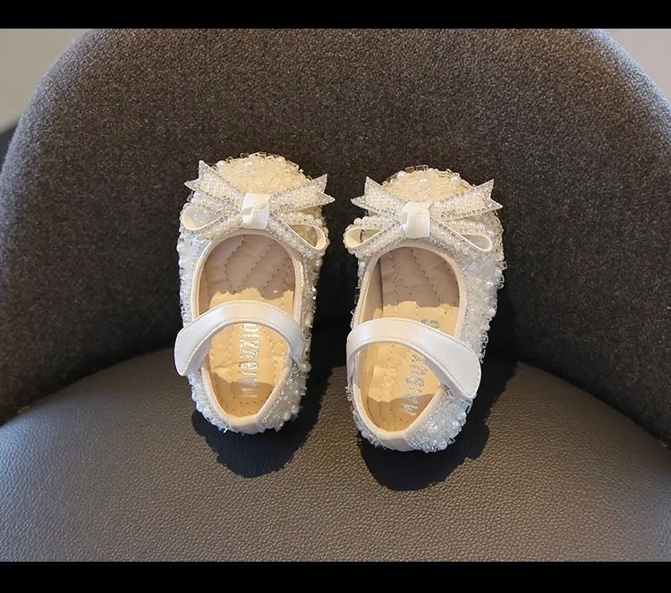 Baby shoes bow