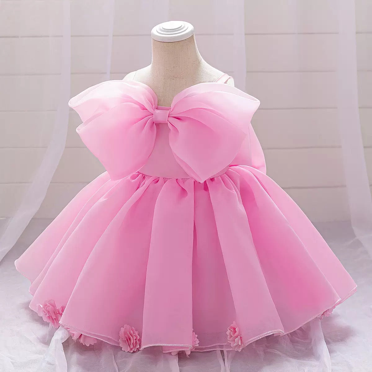 Elegant suspended dress with flowers and 2 big bows 2 color
