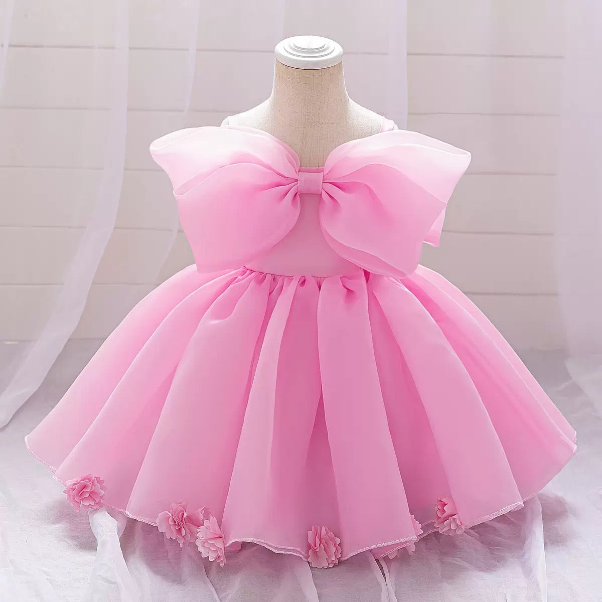 Elegant suspended dress with flowers and 2 big bows 2 color