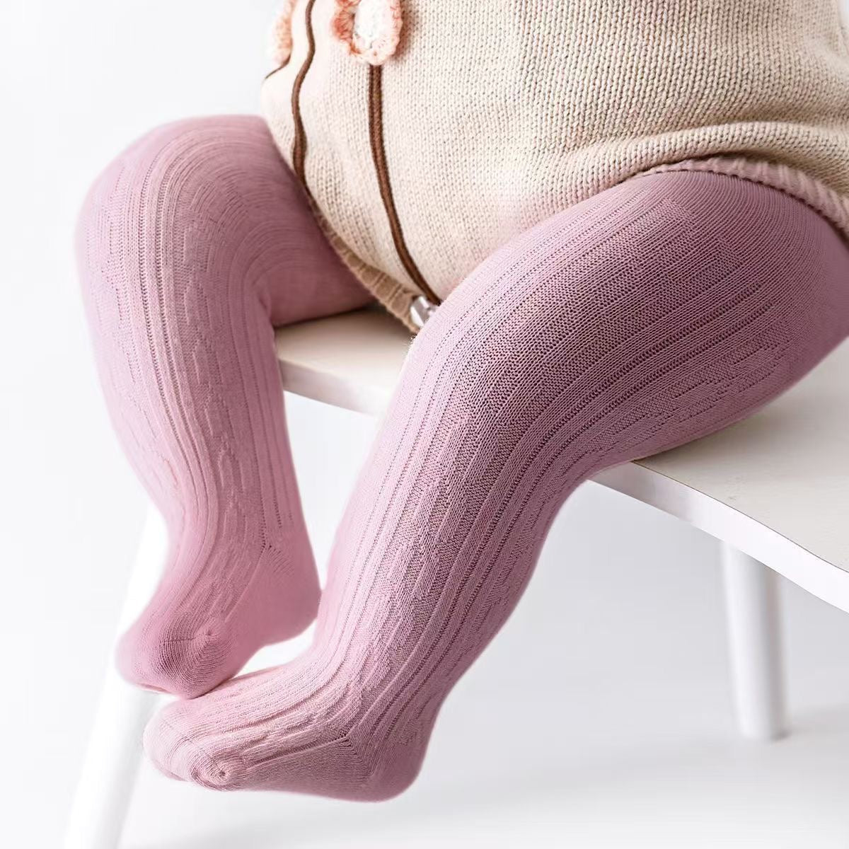 كولون الجوارب القطنية الصلبة باللون أوف وايت