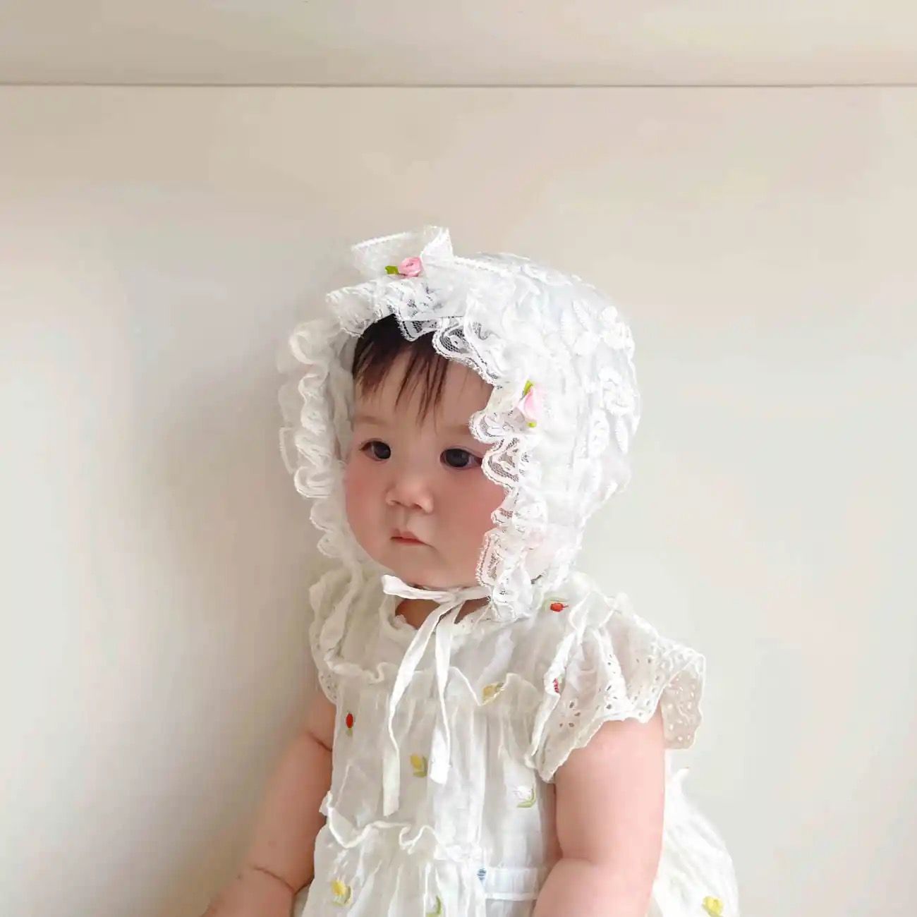 Baby hat with flowers