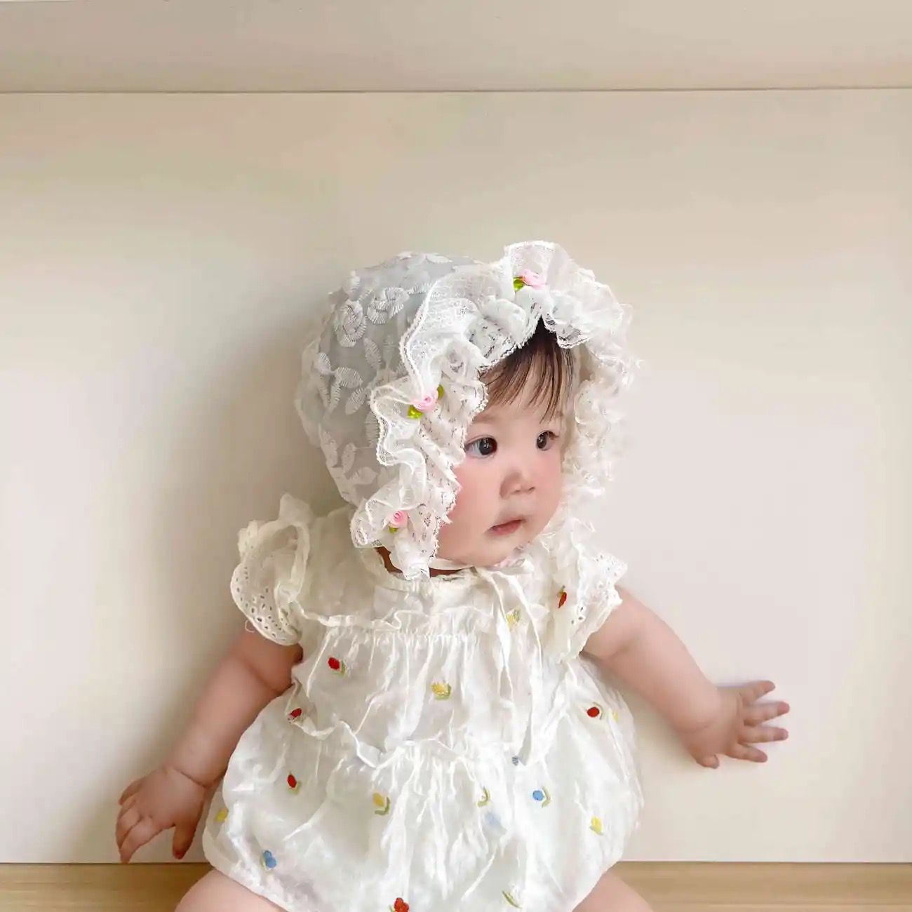 Baby hat with flowers