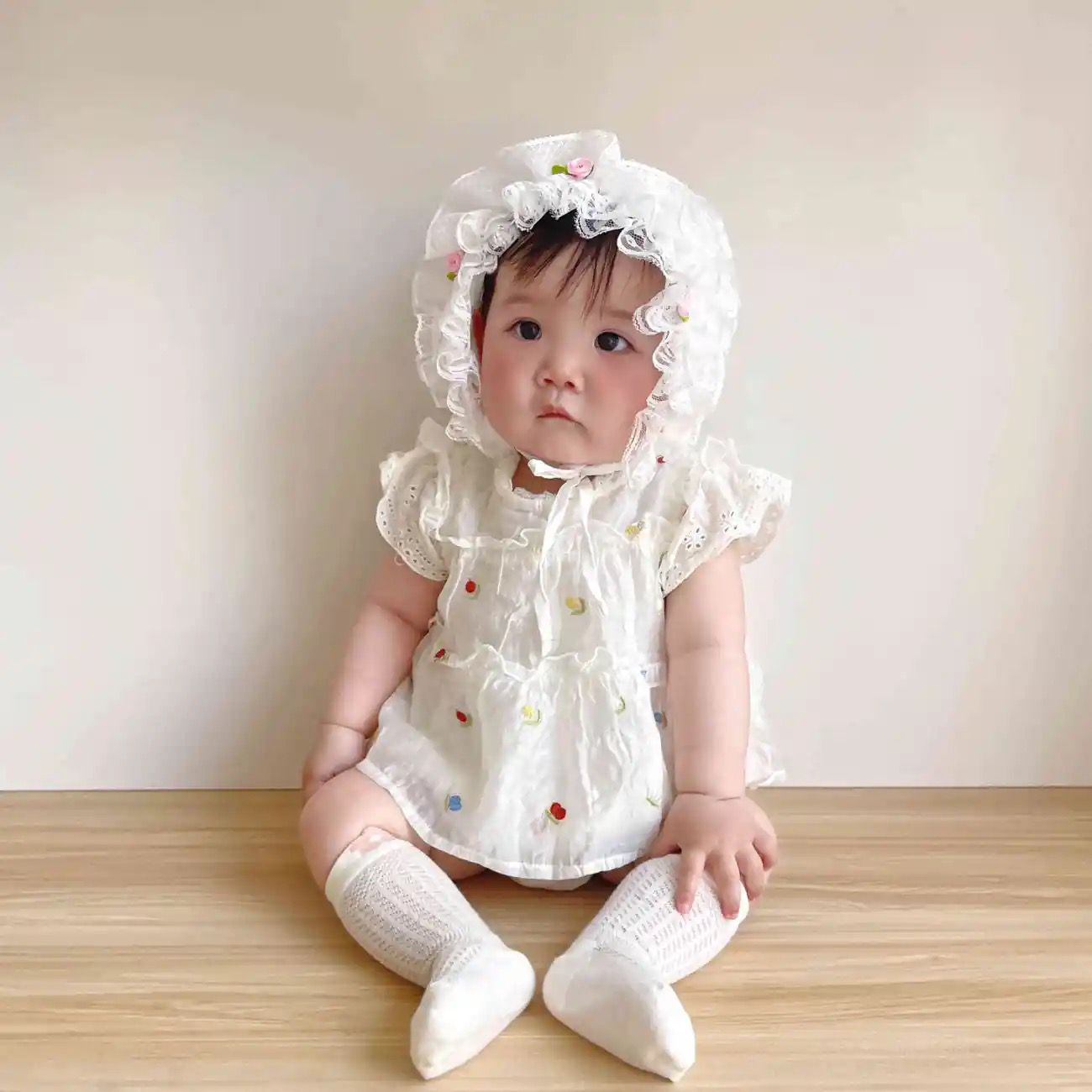 Baby hat with flowers