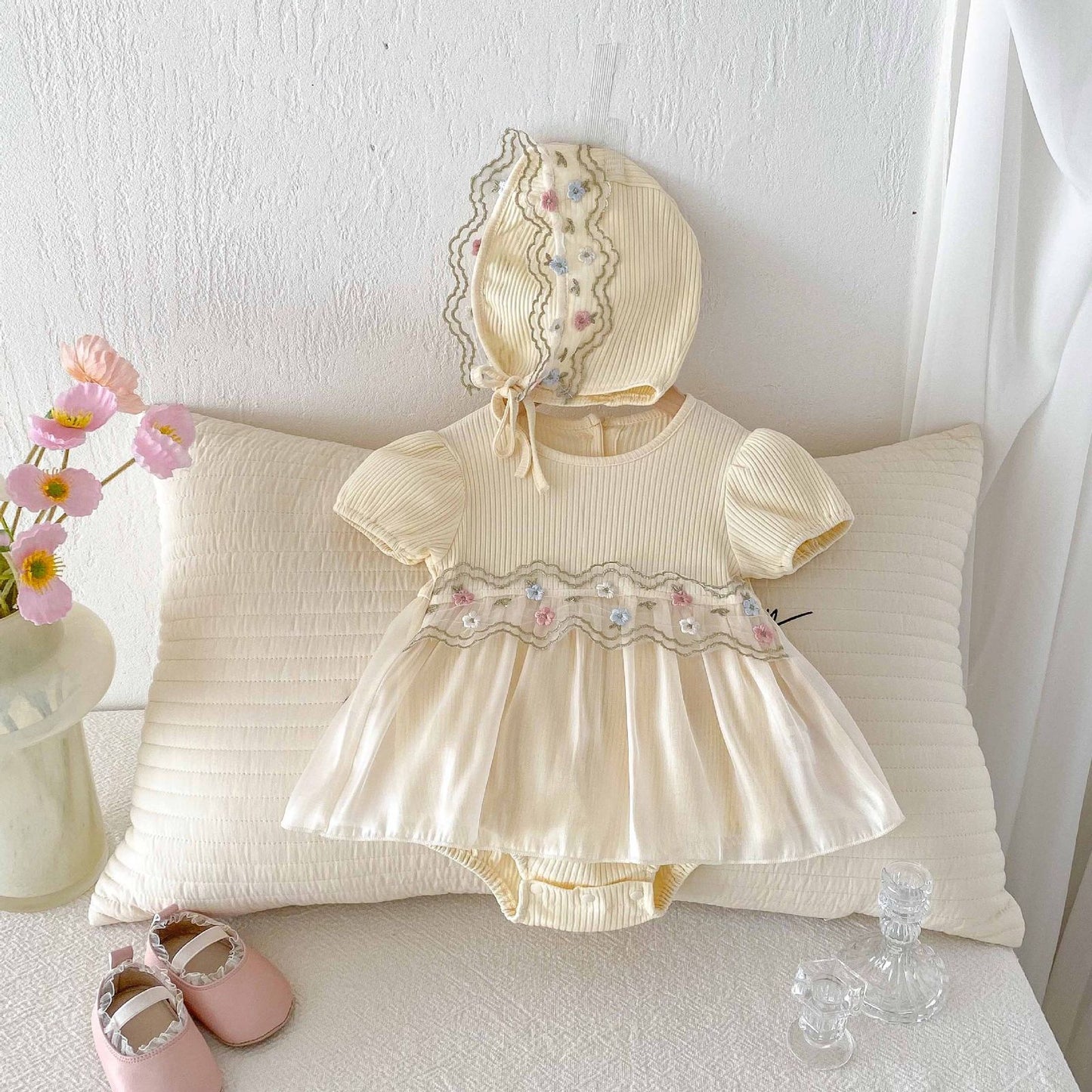 2pcs set Beige baby romper dress with embroidered flowers + hat