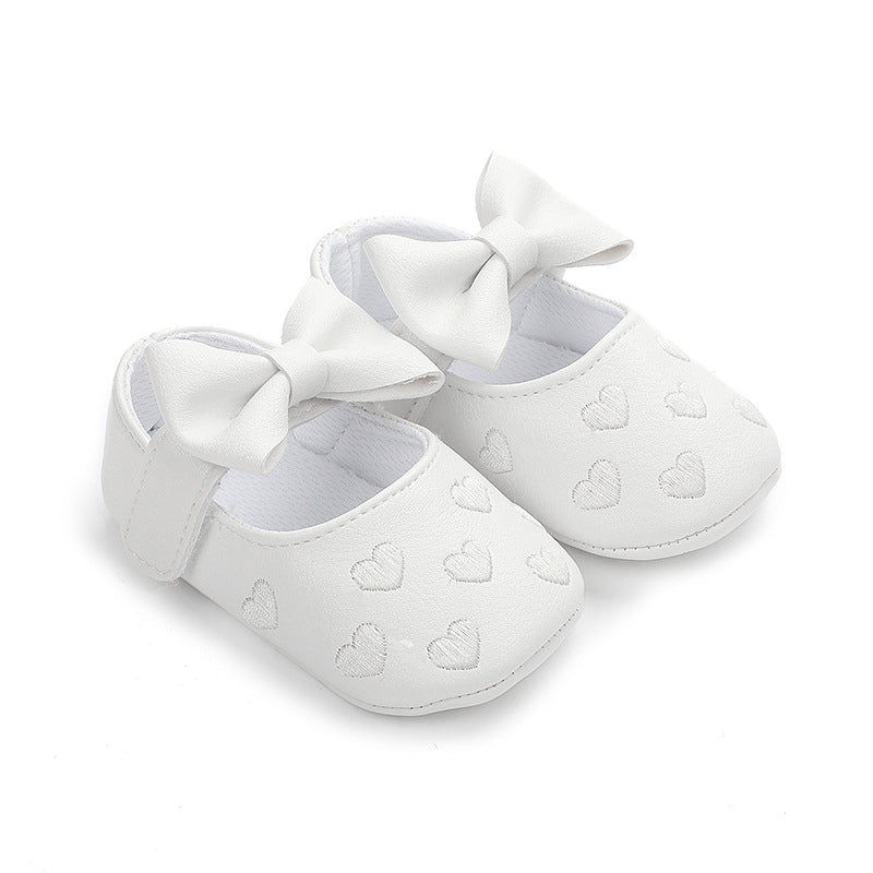 Baby pre-walker shoes embroidered hearts