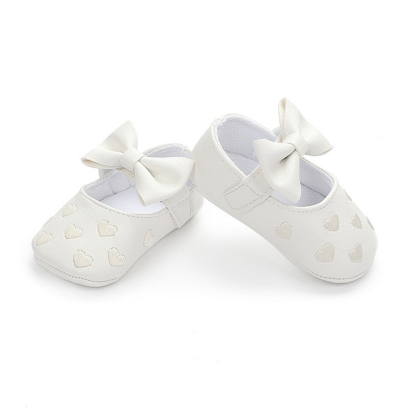 Baby pre-walker shoes embroidered hearts