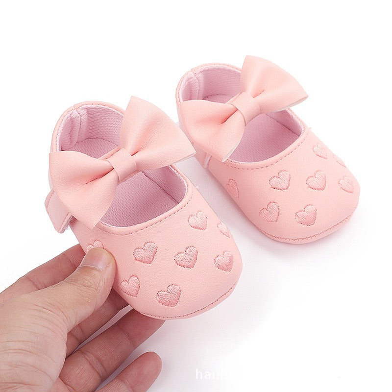 Baby pre-walker shoes embroidered hearts