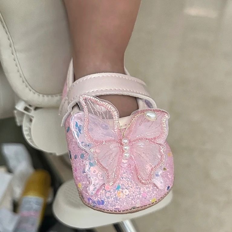 Baby shoes with butterfly