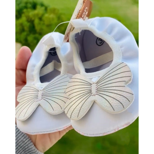 Baby shoes with butterfly white